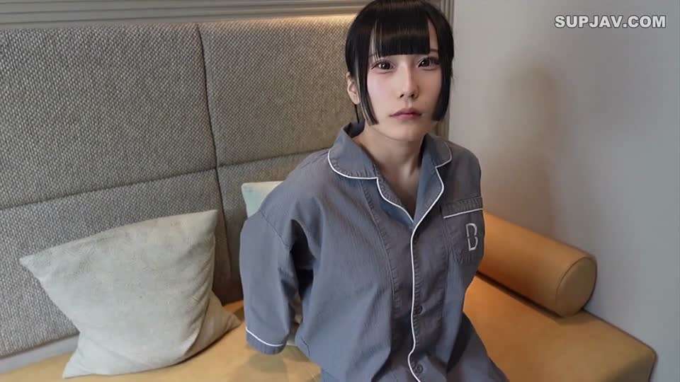 SPA养生会馆小哥深夜双飞两个骚逼少妇.