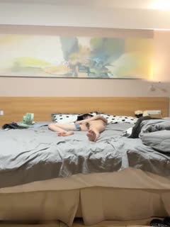 [亞洲無碼] [私人订制]为什么姐横空出世！少妇点鸭不给钱，还要男模付酒钱，还叫人给小鸭鸭打进icu[47:35]