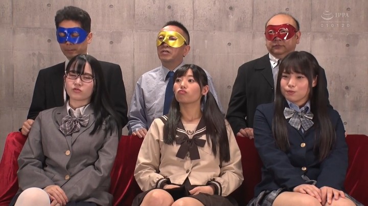 清纯大学生平日里跟男友玩的十分的花 各种野战无套内射 十分刺激