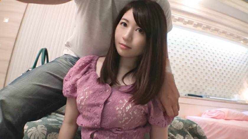 叫著狼友爸爸的極品小騷逼，全程露臉大秀直播，跟狼友互動撩騷聽直播，揉著騷奶子自己摳騷逼，高潮冒白漿