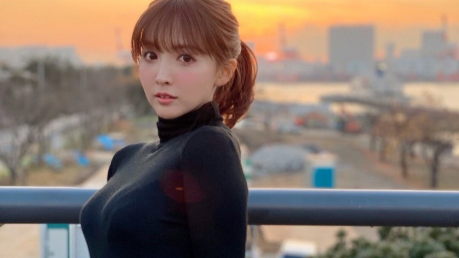 屋棲海，這位憑藉其精湛服務使一家苦苦掙扎的公共澡堂重獲新生的招牌女郎 八挂うみ