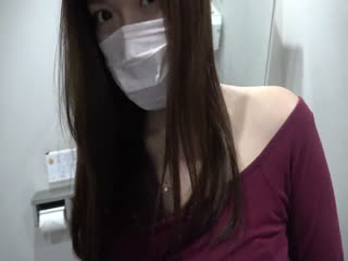 看表情就知道很骚 带她去公共厕所后入