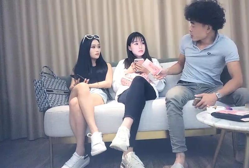 0 50:42HD漂亮美眉 身材娇小多毛粉穴小贫乳和小哥激情啪啪 娇喘连连