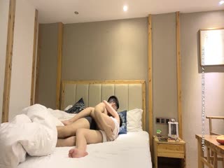 【真实乱伦】曝光两个禽兽父亲！真实开苞还没发育好的中学女儿！原版视频