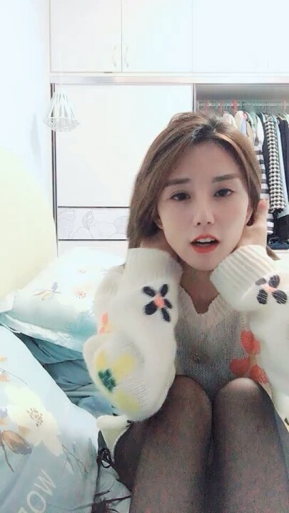 [中文字幕]URE113 累計10万DL！！人気NTR同人を実写化！！ 原作:HGTラボ月夜のみだれ酒 人妻は酔い潰れた夫の側で同僚に寝取られる 椎名ゆな 椎名由奈