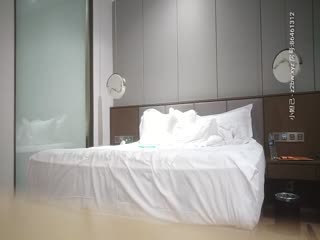 清纯美眉无套狂野输出，内射高潮不断