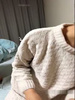 黑丝露脸娇嫩妹激情直播！任狼友调教玩弄骚穴，淫水四溢高潮连连，道具抽插 手抠双重刺激，错过悔断肠！