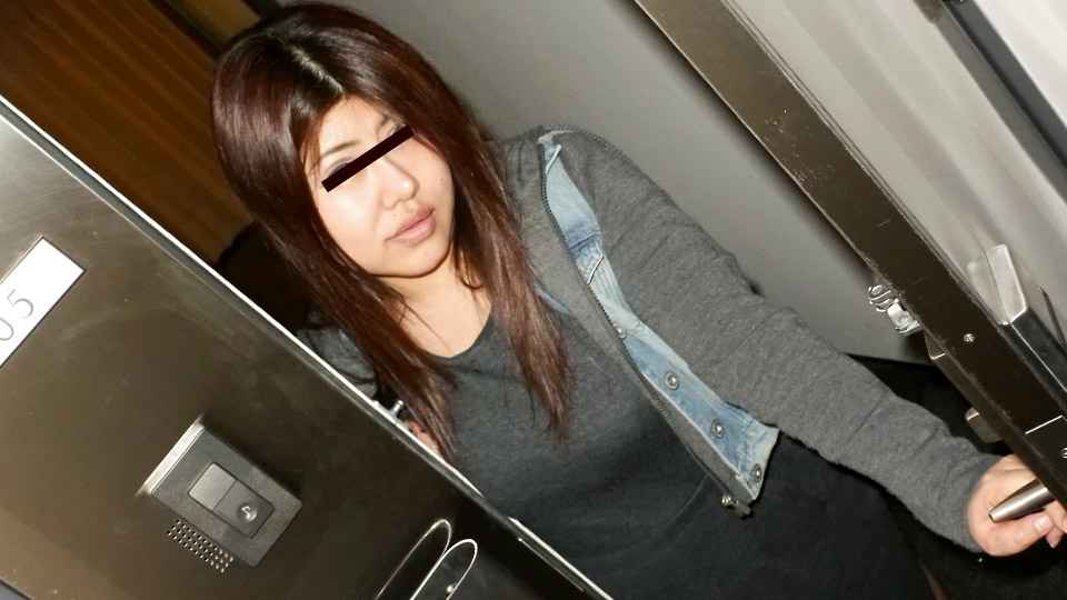 粉嫩乳尖紧致蜜穴，欲火难耐