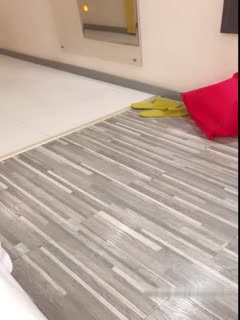 御姐玉足逗龟头小嘴舔鸡巴，这不是每个男人一直以来的梦想吗