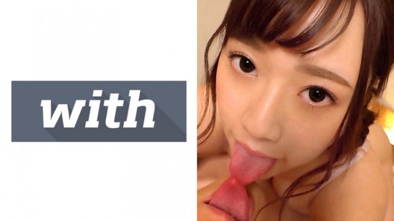 熟女母狗一根鸡巴还不满足，嘴里还要含着假鸡巴被操出好多淫水