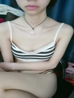 移除马赛克 Insta 413INSTV698 糖宝尤娜给那个自以为天下的女孩上了一课，让她明白成年世界的残酷现实。