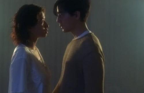 巨乳翘臀 性感健谈让人欲罢不能