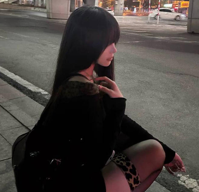 海角社区.痴汉尾随美女强操至高潮后竟被她老公发现暴打