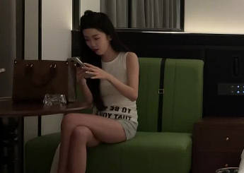 杏吧.今天约了个神似某个网红的小妹-曹长卿